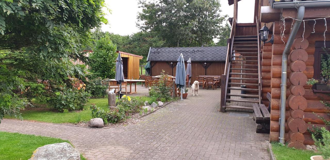 Hotel Restaurant Baumhaus Klein Pravtshagen エクステリア 写真