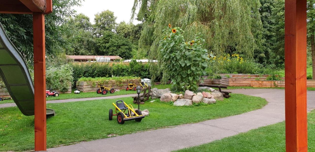 Hotel Restaurant Baumhaus Klein Pravtshagen エクステリア 写真